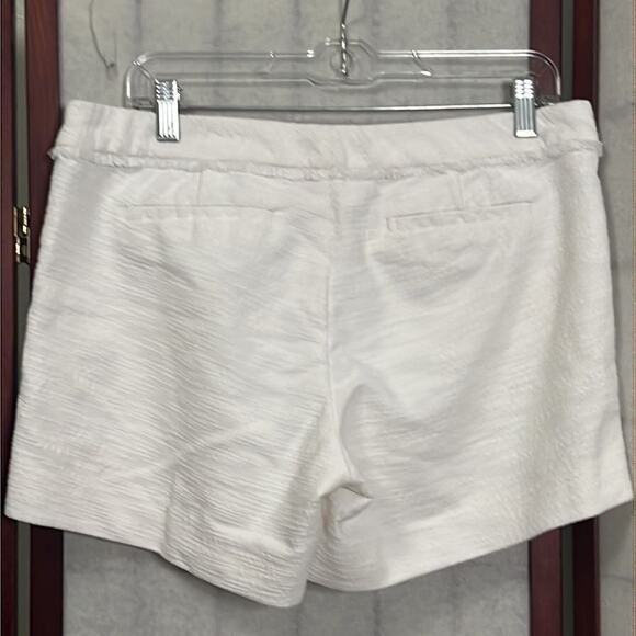 LILLY PULITZER CALLAHAN WHITE SHORTS SIZE 10 - Picture 3 of 8